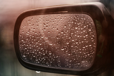 车窗，后视镜，大雨，雨天，侧视镜