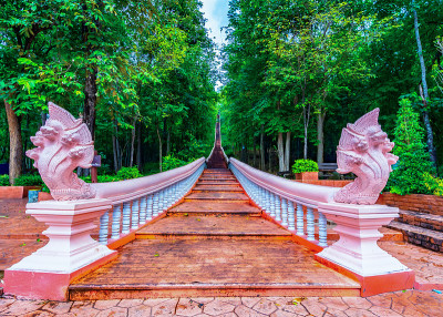 泰国Burirum Khao Kradong森林公园寺庙入口