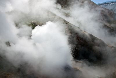 堪察加半岛的火山活动与热场