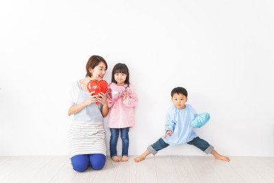 幼儿园的孩子和老师