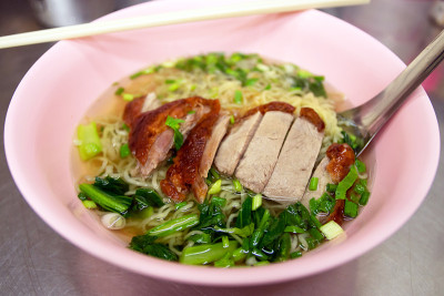 清汤烤鸭蛋面。
