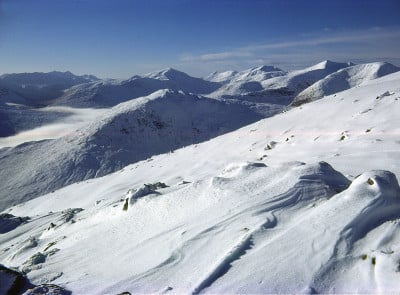 来自苏格兰布莱克山的Ben Cruachan和Glen Etive Peaks