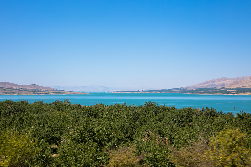 以拉齐格的哈扎尔湖(Elazığ)是该地区最重要的自然资产之一。