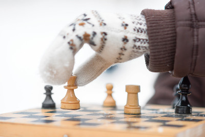雪背景下的象棋