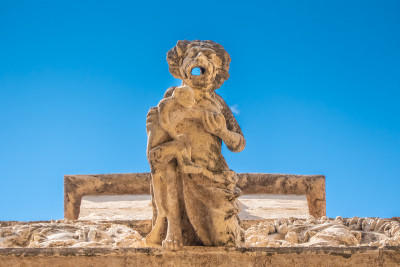令人惊叹的滴水嘴在Llotja de la Seda(中世纪丝绸交易所)，一个晚期的瓦伦西亚哥特式民