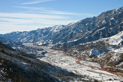 山河河床。