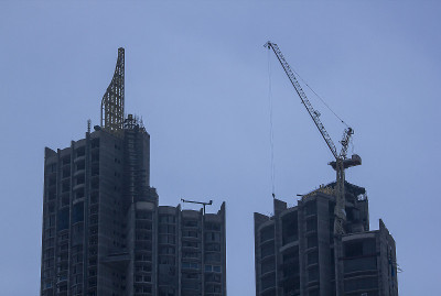 起重机在施工现场。