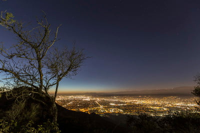 伯班克夜山景