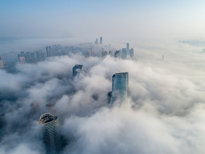 清晨，中国南昌，一座被雾笼罩的城市