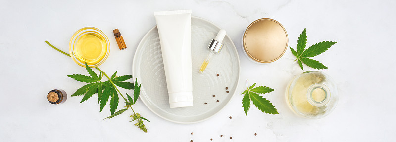 化妆品CBD石油。化妆品用大麻油，酊剂平铺
