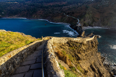 石头楼梯从圣胡安de Gaztelugatxe在日落，Bermeo，巴斯克地区，西班牙