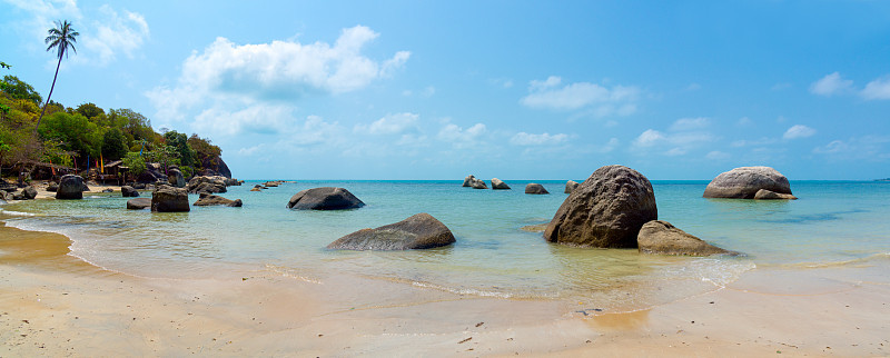 苏梅岛的岩石海岸