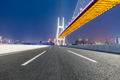 上海南浦大桥和柏油路夜景