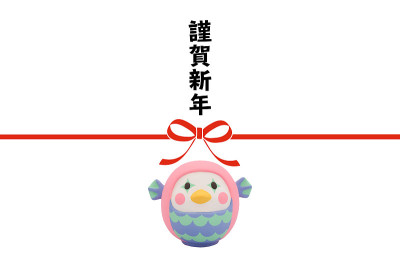 这是一张由黏土雕塑“阿马比”(Amabie，日本传统人物)制作的新年贺卡。