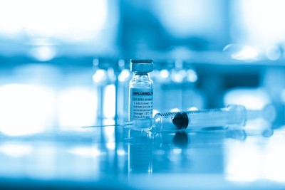 疫苗瓶剂量流感针剂针筒，医学概念接种疫苗皮下注射治疗疾病护理医院预防免疫疾病疾病婴儿背景。库存图片
