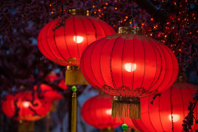 大红灯笼高高挂