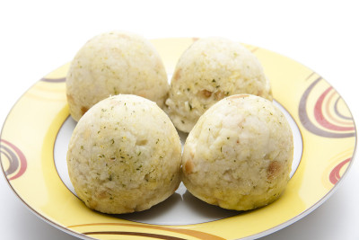 饺子放在盘子里煮