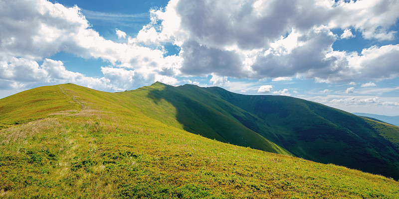 夏季山地景观