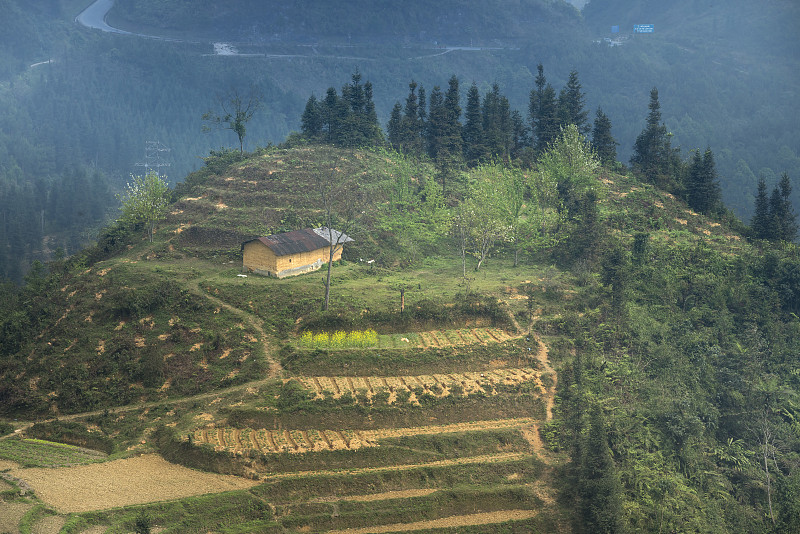 越南河江省高山上的公路