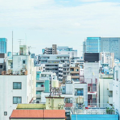 城市城市天际线鸟瞰图在近藤区，日本