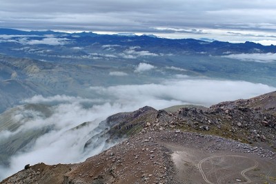 卡扬贝火山下面的山谷