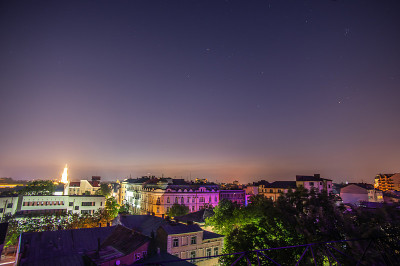 夏天城市的日出