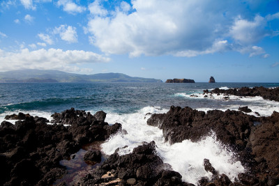 亚速尔群岛的岩石熔岩海岸
