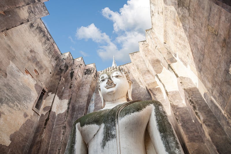 泰国素可泰寺寺里的佛像