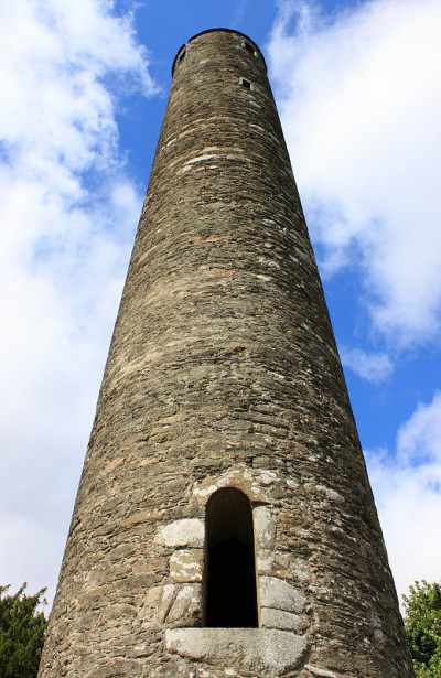 塔在Glendalough