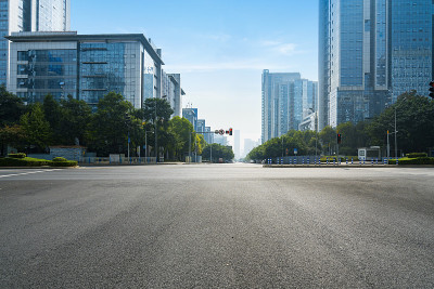 中国重庆的高速公路和城市现代建筑