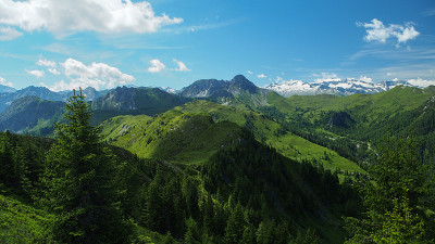 奥地利阿尔卑斯山夏季徒步旅行