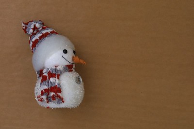 新年的雪人象征。圣诞节的传统习俗。文本复制空间