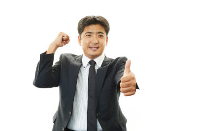 快乐的亚洲商人