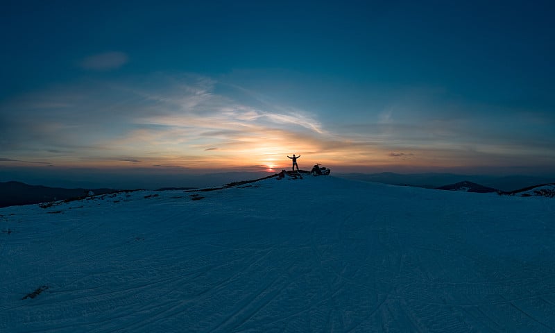 史诗山日落