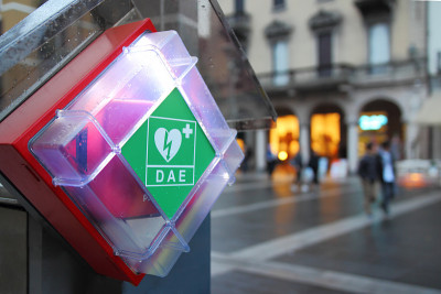 AED。自动除颤器。