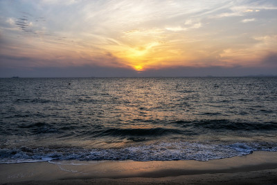 大川海滩上的日落