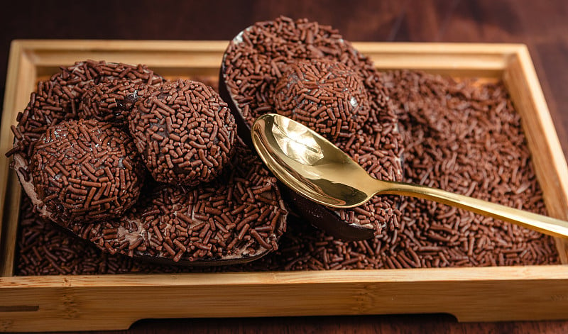 巧克力复活节彩蛋，brigadeiro (brigadiiro)