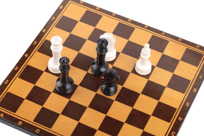 带有数字的木制棋盘