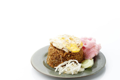 炒饭、炖牛肉炒饭、面煎蛋