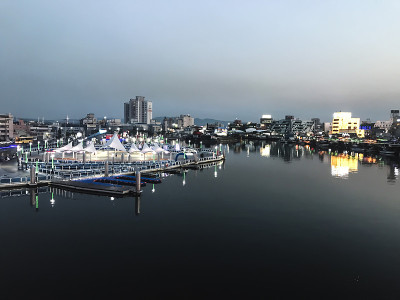 浦项湾的夜晚。韩国
