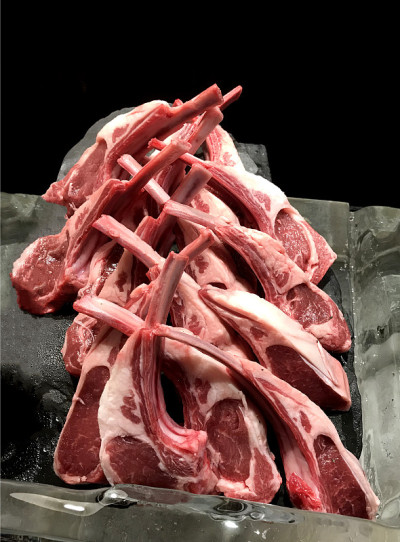 烤牛排用的新鲜羔羊肉