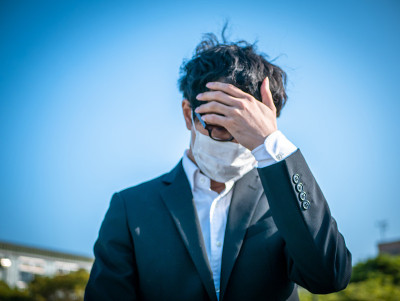一个头痛的商人