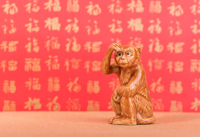 中国春节陶瓷猴纪念品