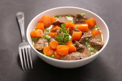 牛肉配豌豆和胡萝卜