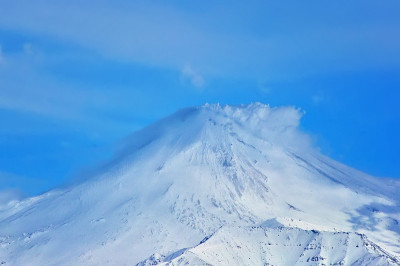 美丽的冬季火山景观