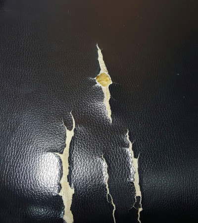椅子破裂，没有泡沫