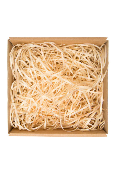 里面有填充物的打开的盒子