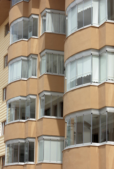 城市里的新公寓住宅楼