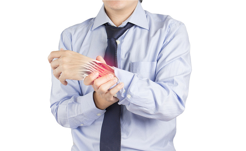上班族感到手腕肌肉疼痛