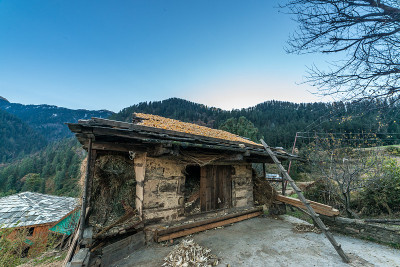 喜马拉雅山喜马偕尔的典型高山木屋